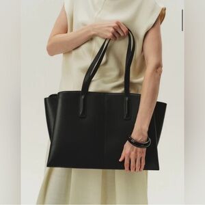 NWT Freja New York Paloma Tote In Black